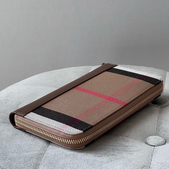 Burberry Zip Around Wallet in Earth - Picture 6 of 10